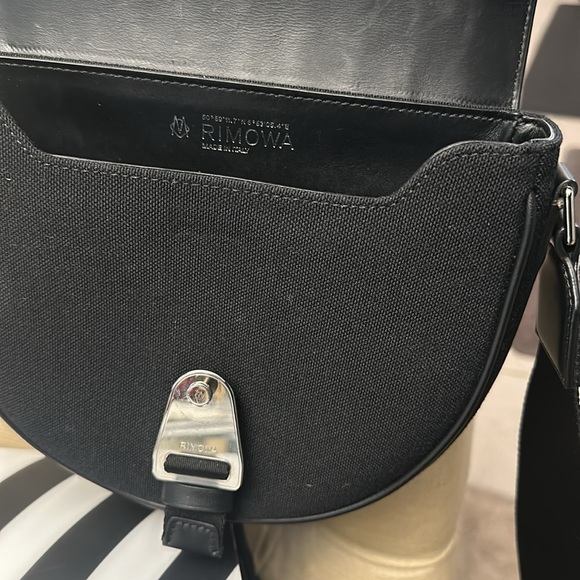 Rimowa crossbody bag. Used. Excellent condition - Picture 9 of 10